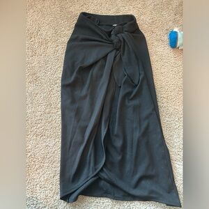 Professional Blaxk Wrap Midi Skirt- H&M